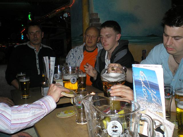 P6120039.JPG - This is how to catch a beer mat