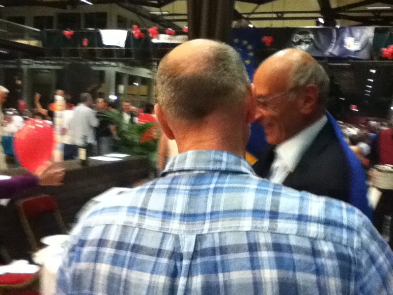 IMG_0129.JPG - Gunther Herdam, the retiring ASCERI president, converses with a pissed Bob