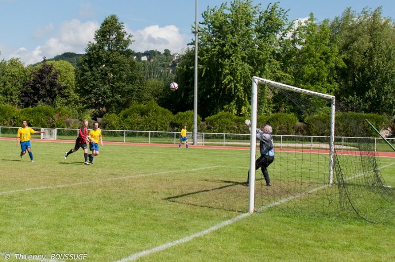 TB_2012_06_17_DSC_0131_LRm.jpg - Keeper is lobbed ......